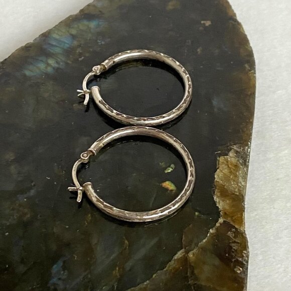 Sterling Silver 925 HAN 1.22" Round Diamond Cut Etched Pattern Hoop Earrings - Picture 5 of 15